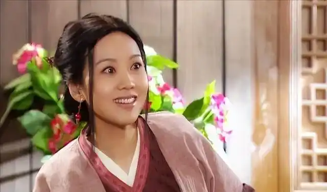 闫妮离婚18年与前夫成亲人前婆婆把她当女儿如今51岁仍未婚