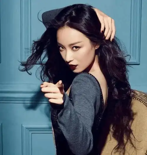 原创笑裂了有种夺命的刀叫倪妮的腰有种夺人的魂叫倪妮的臀