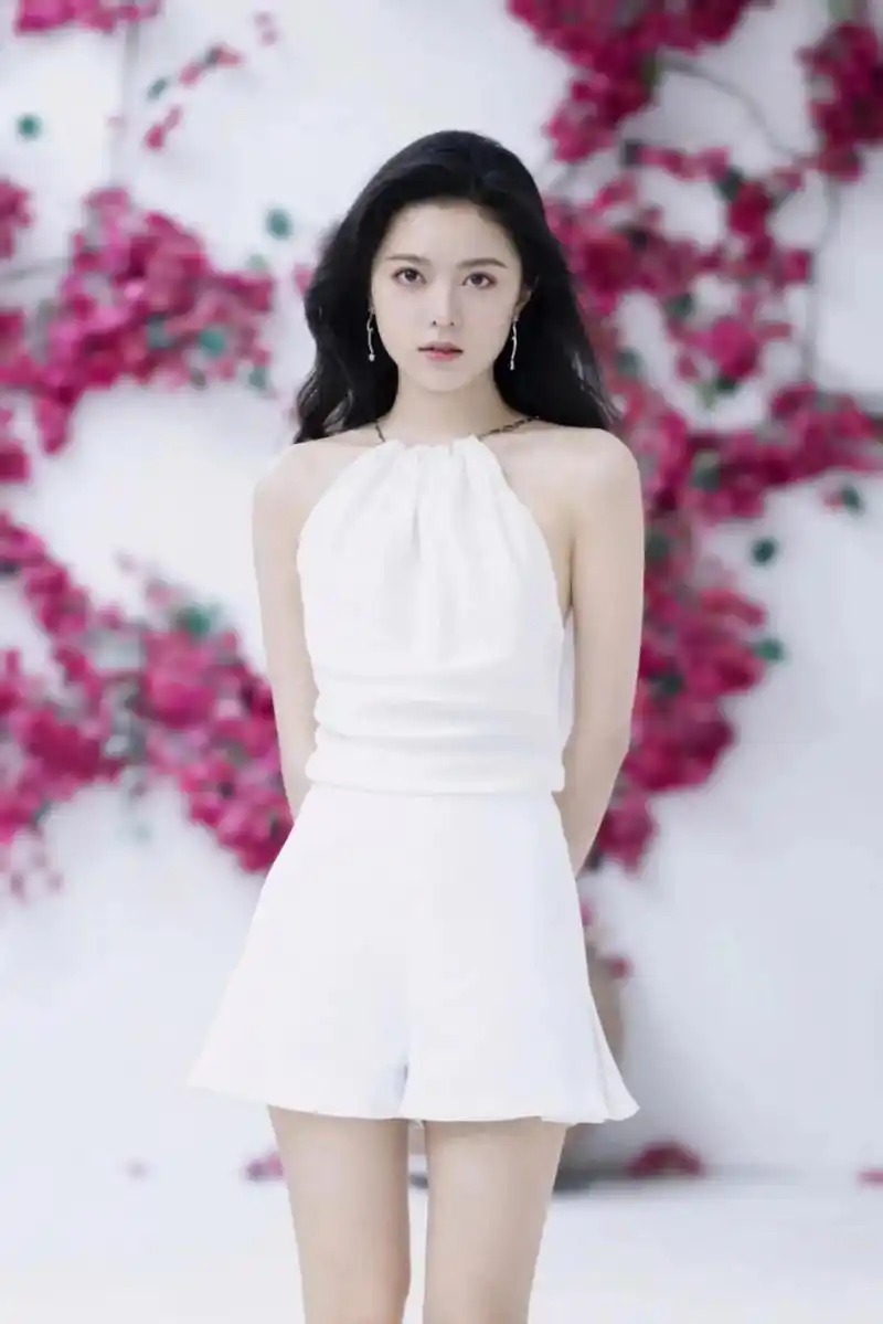 赵今麦,2002年9月29日出生于辽宁省沈阳市,中国内地女演员,就读于