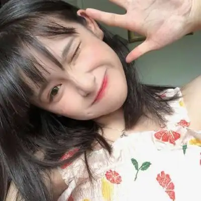 笑得很治愈很甜美的女生头像