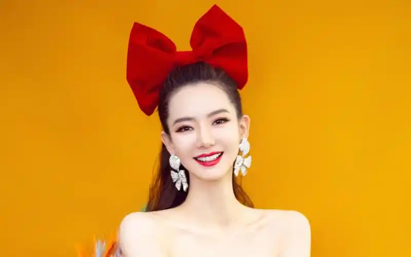 戚薇彩色流苏裙性感写真图片壁纸-大陆明星-壁纸下载-美桌网