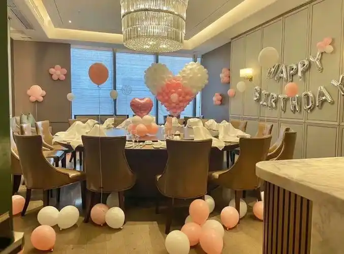 包厢生日布置