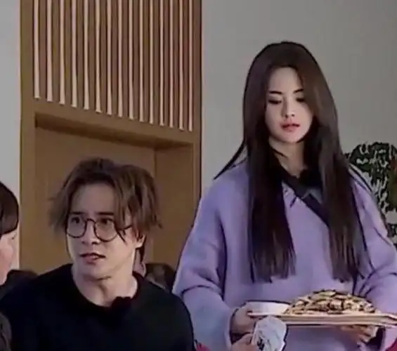 杨超越"怒怼"薛之谦:这个玩笑一点也不好笑!