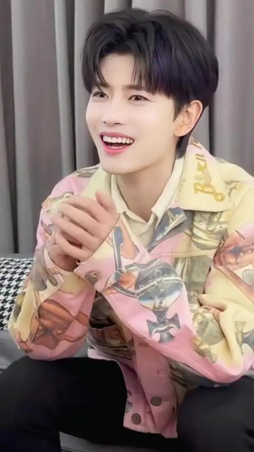 任嘉伦的荏苒时光能治愈每一个人,使人心情愉悦!