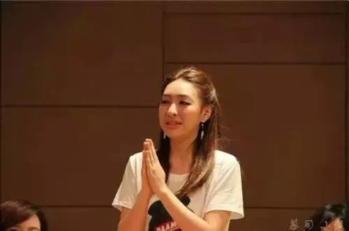 求歌手少司命的照片 能看见全脸的