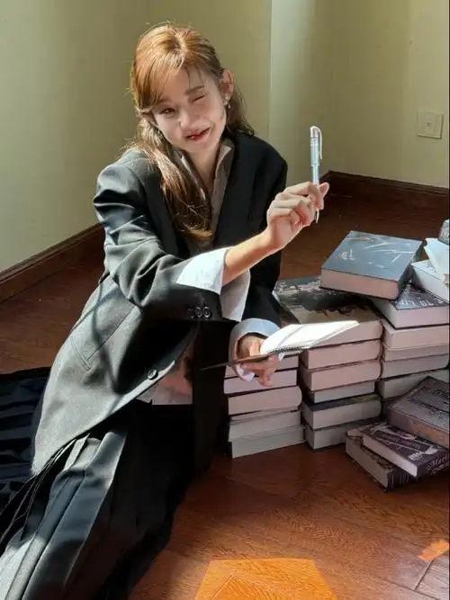 #张艺凡live图##张艺凡 明媚少女##张艺凡樱花少女#