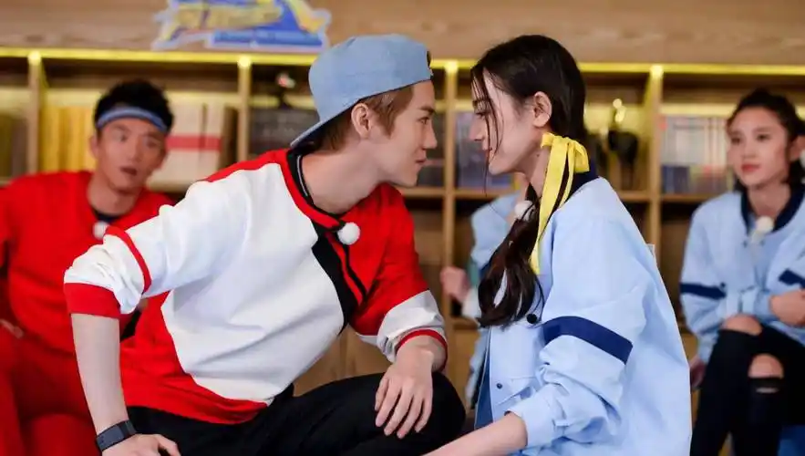 盘点迪丽热巴的绯闻男友,个个都是极品,网友:更看好他_鹿晗_节目_不