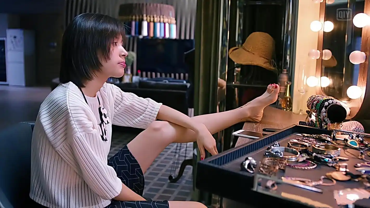 王子文欢乐颂扮演的曲筱绡,真的是古灵精怪,敢爱敢恨😙至今令人印象