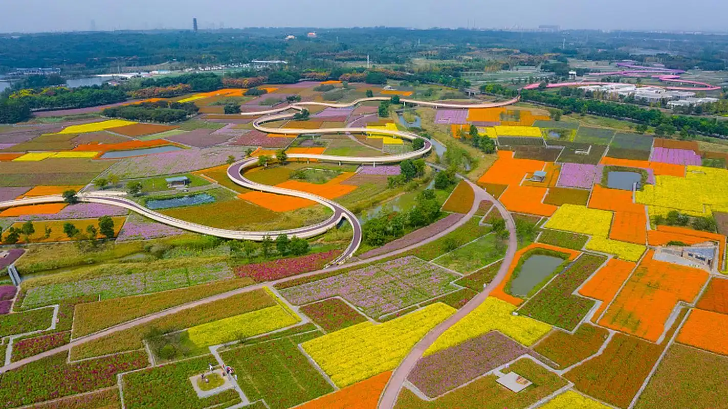 江苏旅游胜地之一,宿迁三台山森林公园,以其秀美景色吸引游客.