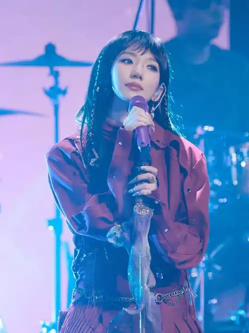 孟美岐2024夏日岐遇音乐会##孟美岐荒漠野玫瑰造型