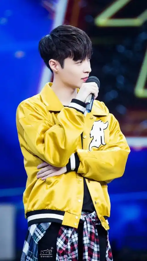 张艺兴超话璀璨9898#张艺兴#@张艺兴【调色】【壁纸】【牛仔】