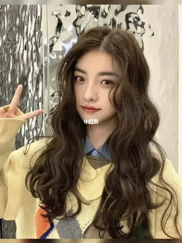 中长发女生一定要尝试这种法式烫蛋卷头