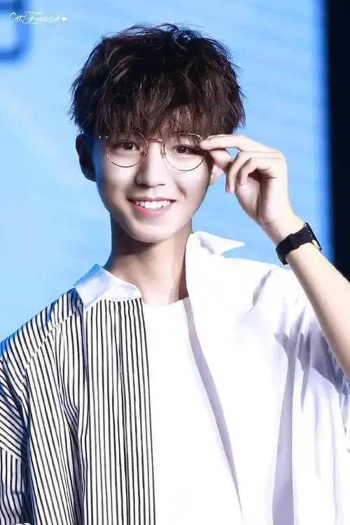 tfboys新闻200324分享王俊凯超可爱的虎牙合集又酷又帅又甜的男孩子