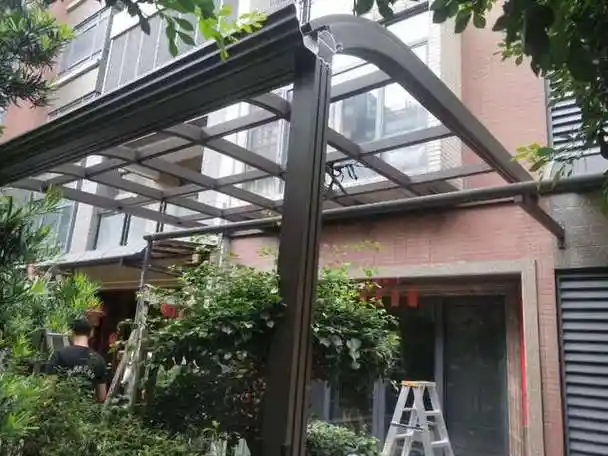 洛阳别墅庭院,到底是搭建阳光房,还是雨棚现在不迷茫了