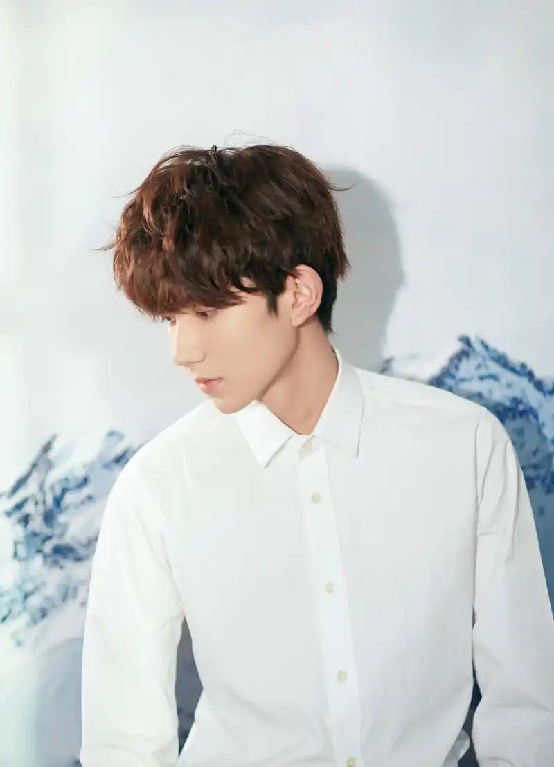 【王源侧颜】  我爱的少年,拥有这世界上最英俊的侧脸.