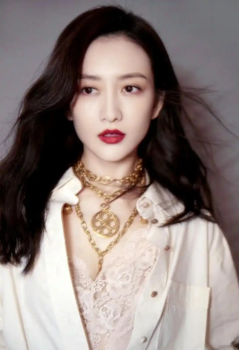 肤白貌美,高贵优雅的#王鸥# 眉清目秀,烈焰红唇,清纯性感,美艳动人