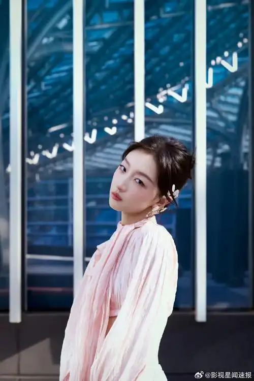 周冬雨新剧自己杀自己