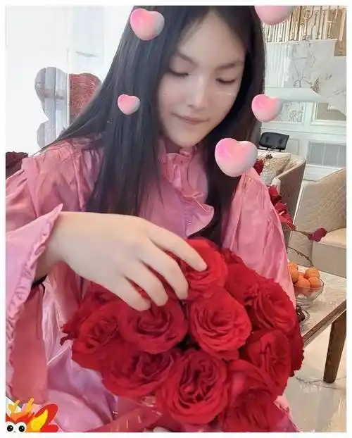 李湘女儿晒自拍,炫耀家中豪宅,惹羡煞众人._王诗龄_一面_照片
