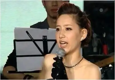 11年过后的李斯丹妮,从备受质疑到成为天娱一姐,她对自己多狠?