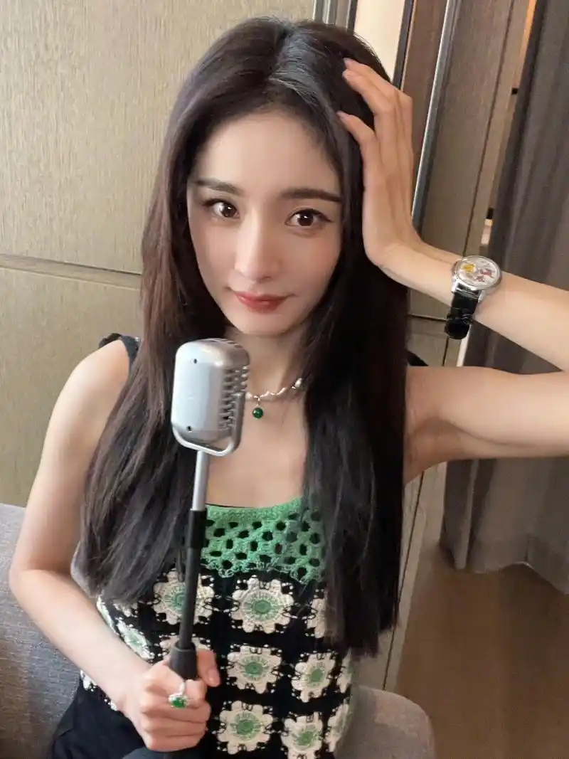 啊啊啊啊啊啊老婆新鲜的6宫格自拍!#杨幂 #向全世界安利杨幂 - 抖音