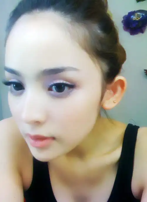 古力娜扎出道前喜欢拍这样的照片,网友:现在的清纯都是装的吧?