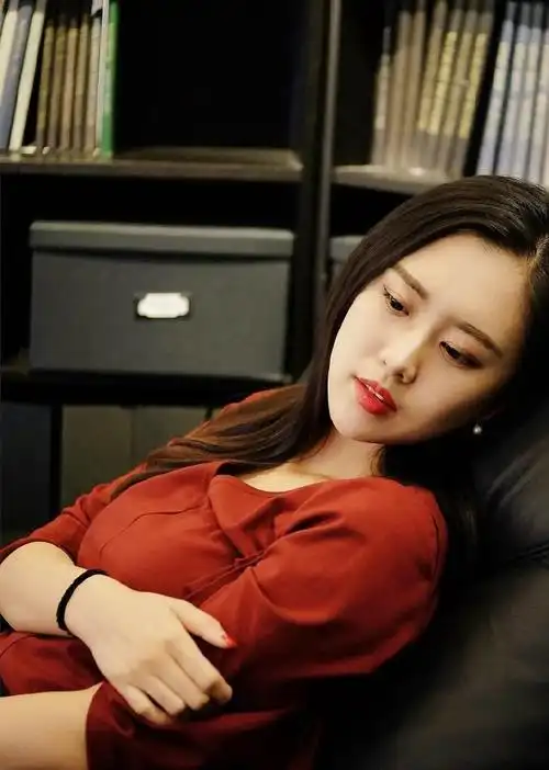 颜值身高酷似王祖贤的大连美女校花林佳莹