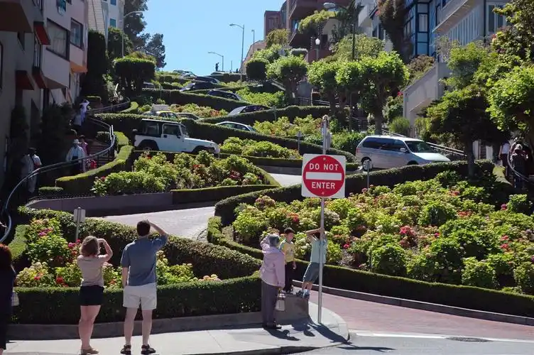 旧金山著名lombard street(九曲花街)精选1280*1280