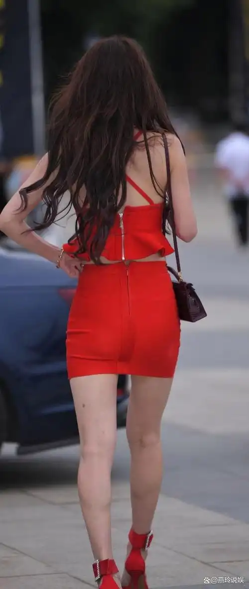 视觉冲击:红色包臀裙搭配红色高跟鞋的穿搭指南