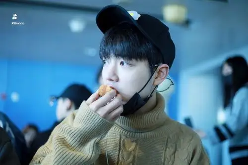 肖战机场照 - 堆糖,美图壁纸兴趣社区