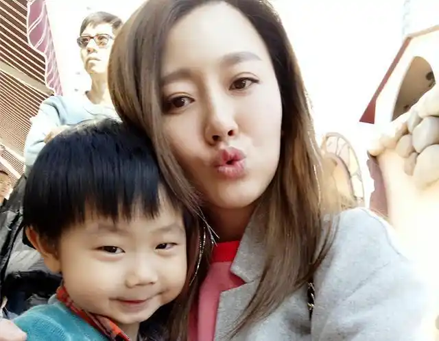 潘长江"晚节不保"?他那嫁10亿富豪的女儿潘阳,现在生活如何?