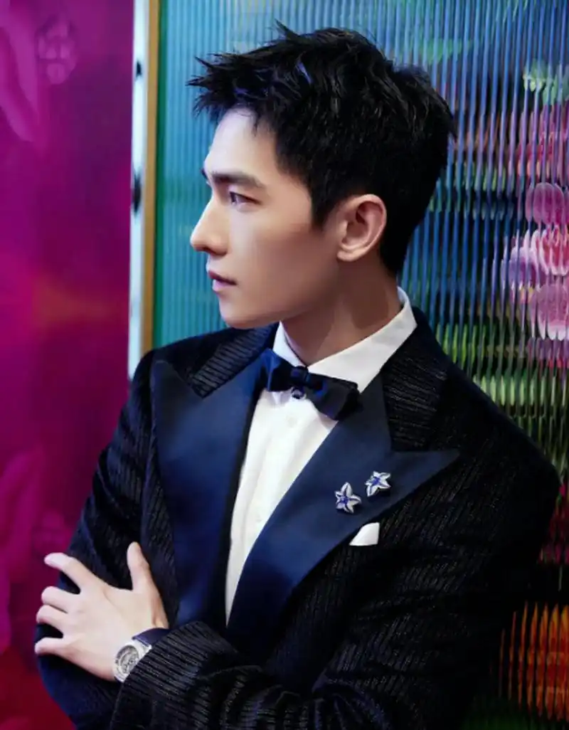 2021年,导演筹拍《狂飙》想要请杨洋饰演剧中的安欣,不料被拒,反而