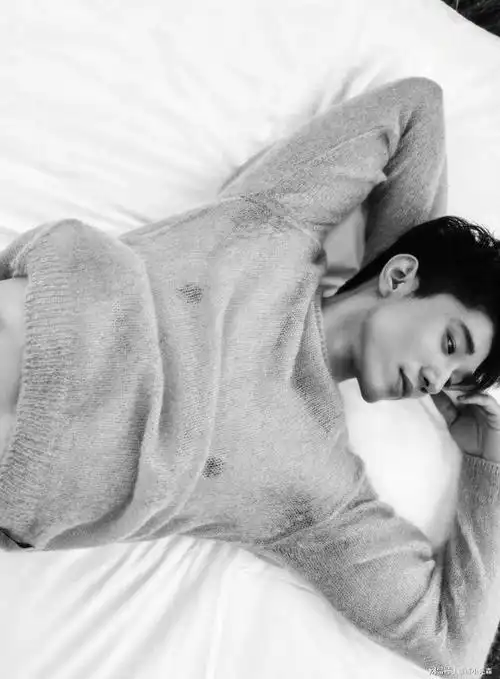 "男菩萨"赵仁杰:荷尔蒙写真,内裤边若隐若现!