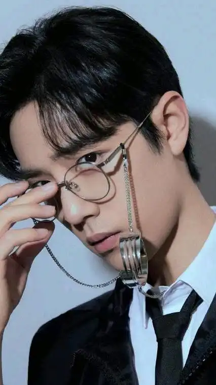 肖战太撩人了.当看到他咬嘴唇那一刻.我的血槽已空.