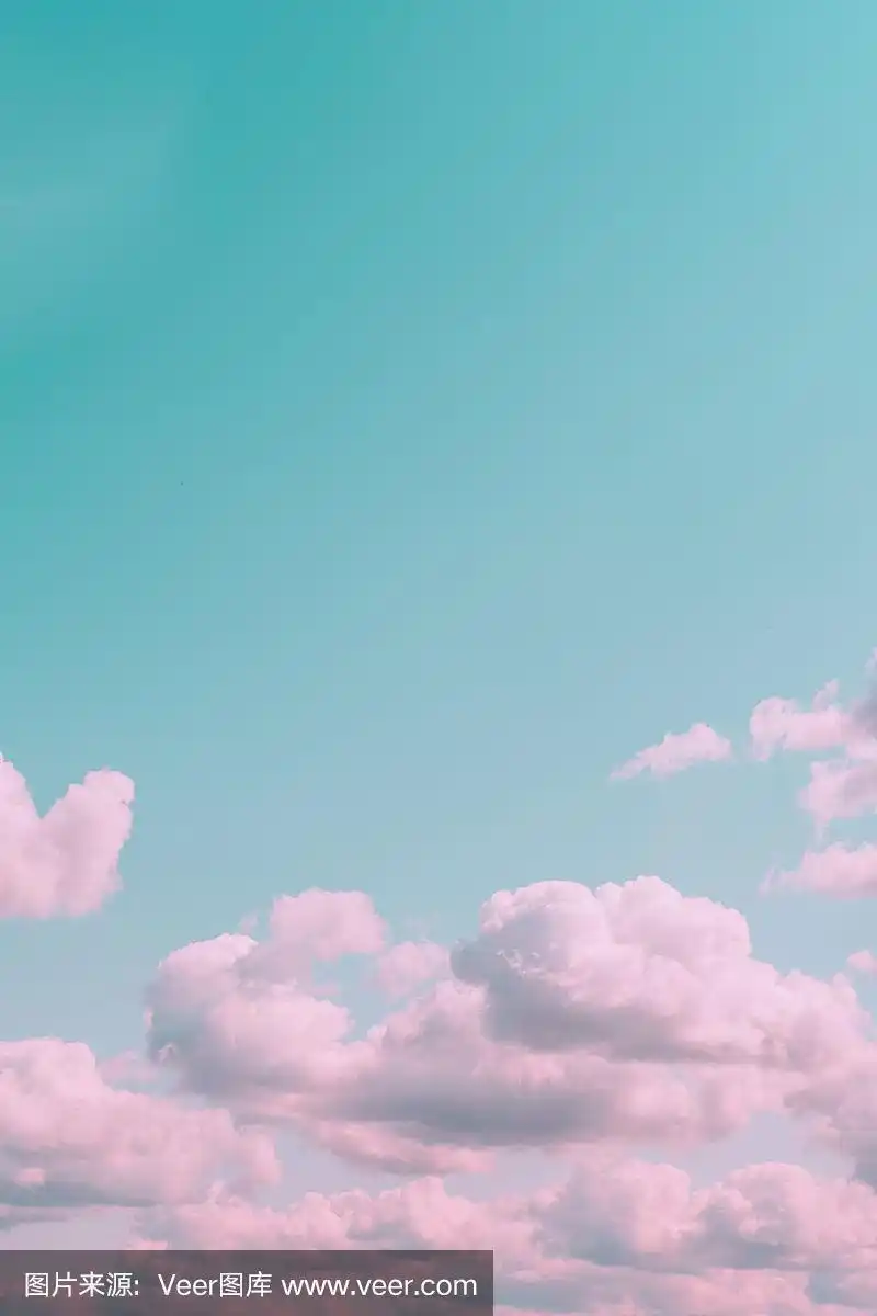 唯美的蓝绿色天空,粉红色的云彩和空旷的空间.极简创意概念的天使天堂