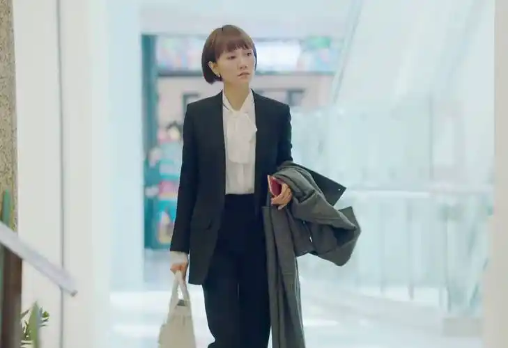 【时尚快递】《我的前半生》要是所有ol都穿得像唐晶一样