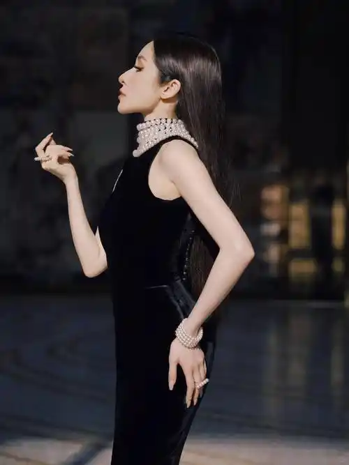 绝美尤物萧亚轩,39岁写真中的美貌才华,性感魅力无与伦比!