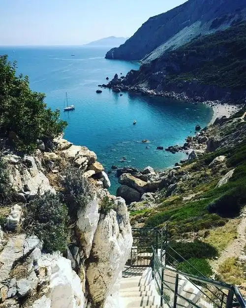 世界十大海岛旅游胜地,情侣必去十大旅游景点(10个最美丽的希腊岛屿)