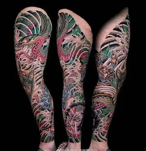 花腿传统蛇生首海浪纹身图案
