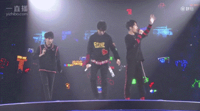 tfboys组合曝最新合照!粉丝:图是p的?但俊凯千玺傻傻分不清?