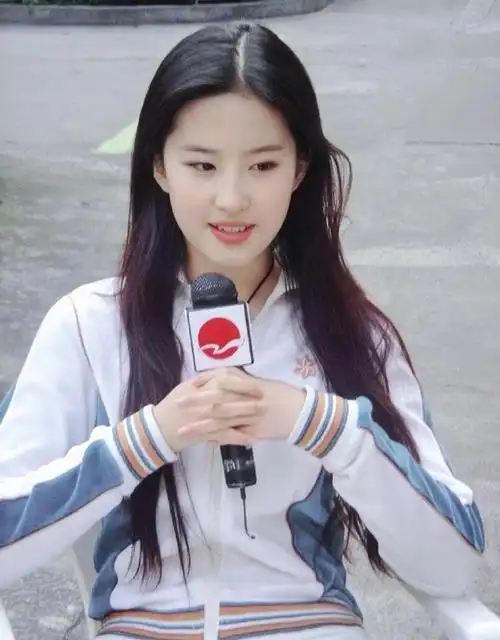 刘亦菲十七岁旧照