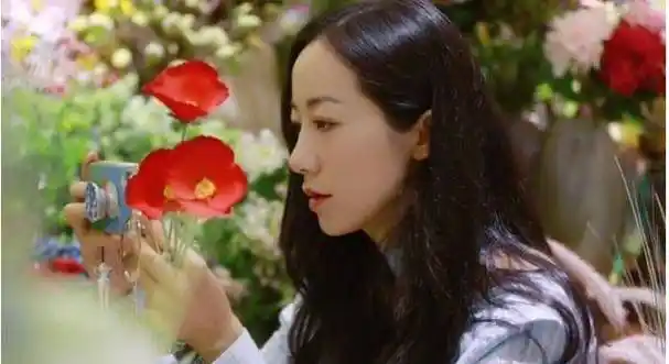 很多人都很羡慕韩雪的家世,但是这样的家庭却也是很多人都承受不住的