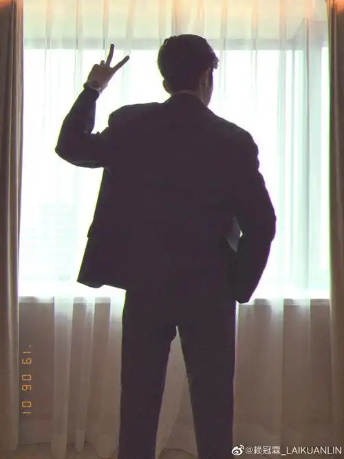 赖冠霖分享200112赖冠霖背影杀合集分享帅气小赖值得世界温柔以待