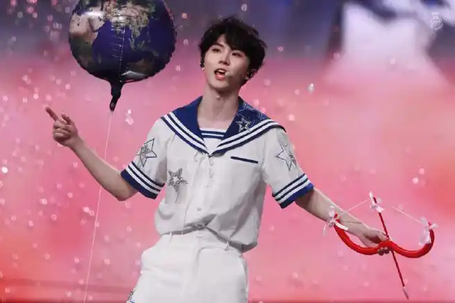 马嘉祺叁重楼暨出道四周年演唱会