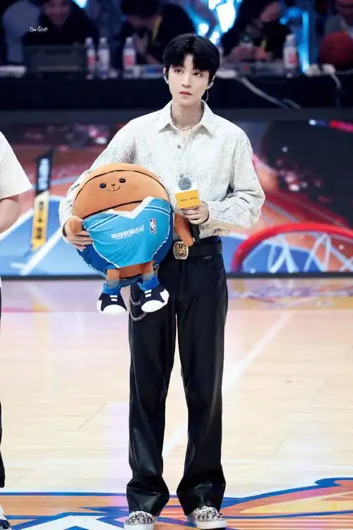 王俊凯聚星名人赛中场秀嘉宾