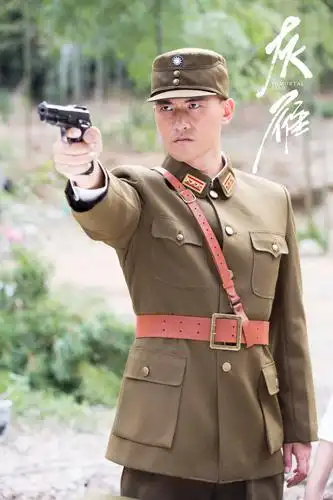 周天昊(赫子铭饰) 新浪娱乐讯 女性励志谍战剧《灰雁》扛起女性英雄