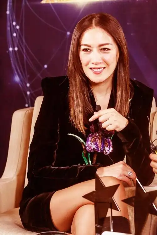 任达华老婆琦琦因缘分与任达华相恋伉俪夫妻25年依旧恩爱如初