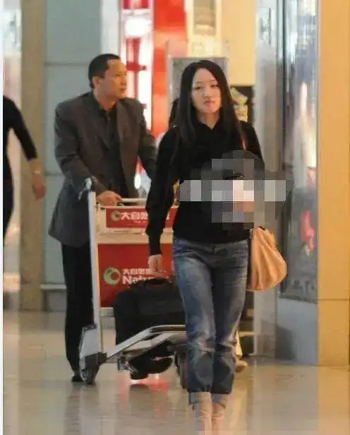 47岁的杨钰莹终于嫁出去了姐弟恋老公和王思聪是好友