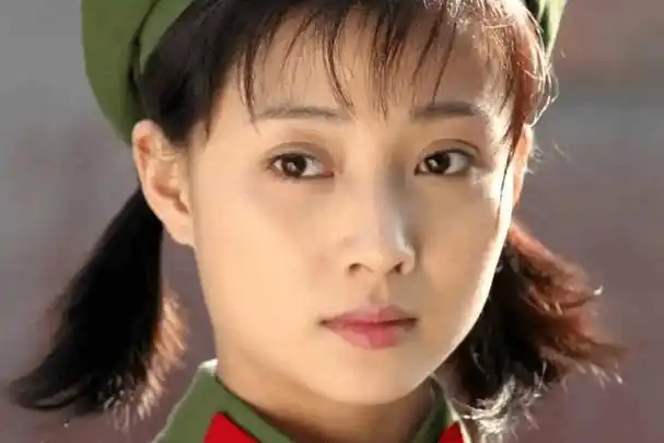 她年轻时迷死一大片男人,今41岁素颜仍很美,却不结婚不生孩子_殷桃