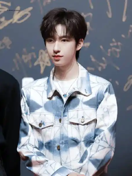 期待钟馗五杀的野王小贺  #贺峻霖#第二人格·贺峻霖的微博视频