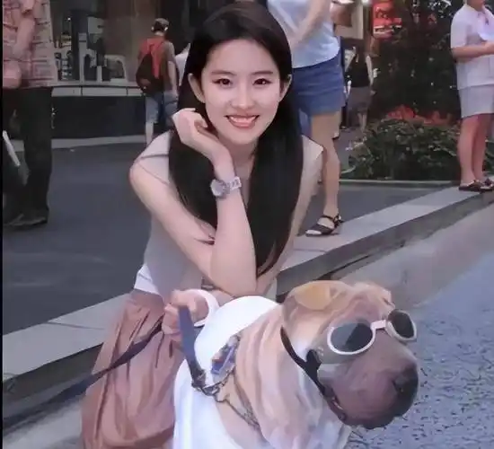 刘亦菲初中旧照曝光!网友惊叹:纯天然顶级美女,从小美到大!